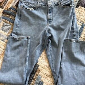 Women’s Levi’s straight leg jeans